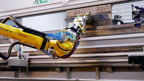 Cella di piega e pressopiegatrice di nuova installazione